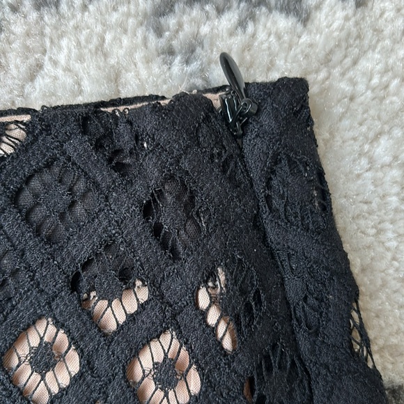 FREE PEOPLE Size Small Black Lace on Tan Liner skirt - Picture 3 of 6